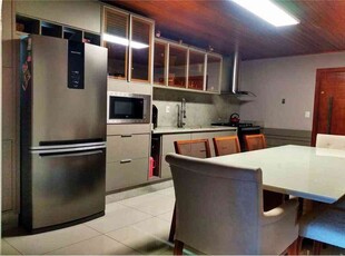 Apartamento com 3 quartos à venda no bairro Centro, 200m²