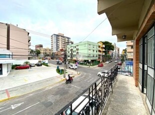 Apartamento com quatro dormitórios sendo um suíte no centro de santa maria.