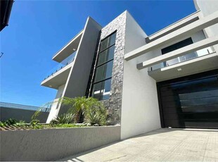 Casa à venda no bairro Canudos, 158m²