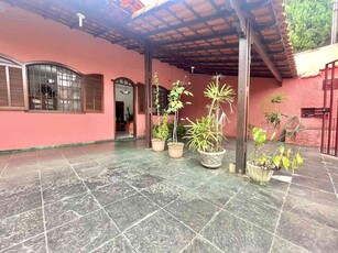 Casa com 2 quartos à venda no bairro Alípio de Melo, 278m²