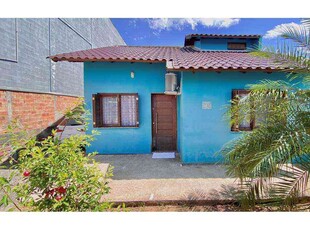 Casa com 2 quartos à venda no bairro Vargas, 43m²