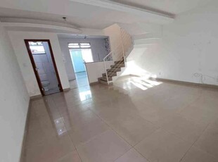 Casa com 3 quartos à venda no bairro Juliana, 180m²