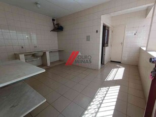 Casa com 4 quartos à venda no bairro Bom Pastor, 300m²