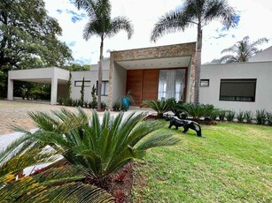 Casa em Condomínio com 5 quartos à venda no bairro Condominio Amendoeiras, 700m²