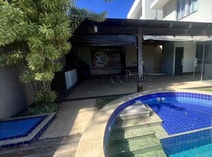 Casa para aluguel em condomínio do Alto da Glória com 3 suítes, com piscina e churrasqueir