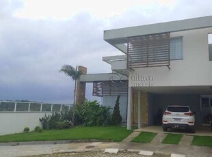 Casa para aluguel em condomínio do Alto da Glória com 3 suítes, com piscina e churrasqueir