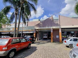 Excelente loja em tradicional conjunto comercial do Bairro Rio Branco nos fundos do Shoppi