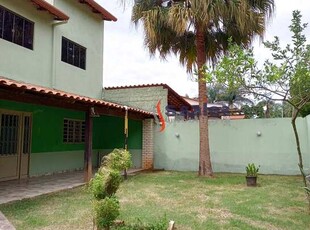 S.sales Imobiliária ALUGA SOBRADO COM 05 QUARTOS SENDO 03 SUÍTES, 400M², SALA COM 02 AMBIE