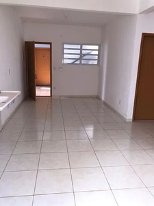 Alugo apartamento térreo com lazer, no Valparaiso