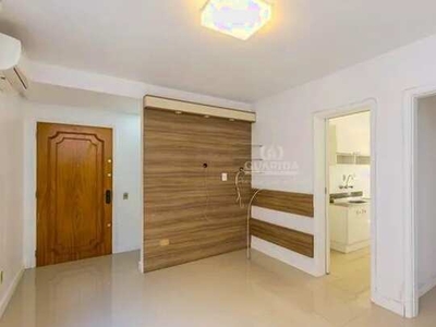 Apartamento de 2 dormitórios no bairro Auxiliadora, de frente!