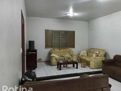 Casa à venda, 3 quartos, 1 suíte, 2 vagas, Martins - Uberlândia/MG