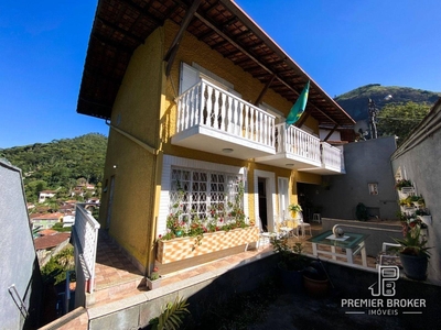 Casa em Iucas, Teresópolis/RJ de 213m² 4 quartos à venda por R$ 689.000,00