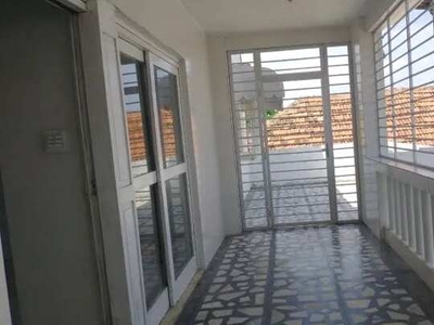 Casa em Olinda bairro novo 1° andar 2qtos 2vgs port. aut. 2 var. px a praça 12