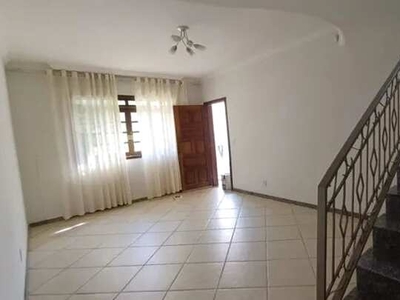 Casa geminada 4 qts, 2 suítes, 3 vgs no Castelo