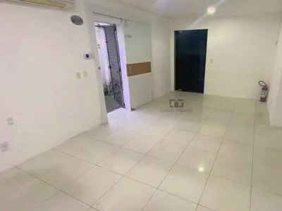 Casa para aluguel possui 330 metros quadrados com 8 quartos em Madalena - Recife - PE