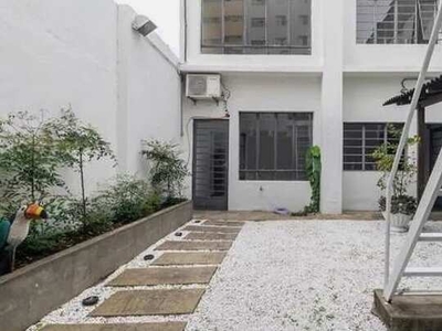 Casa para aluguel possui 350 metros quadrados com 4 quartos em Alto da Lapa - São Paulo