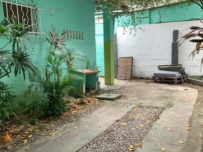 Casa para aluguel possui 400 metros quadrados com 4 quartos em Espinheiro - Recife - PE