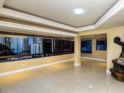 Cobertura de 3 dormitórios, com 240m² de área privativa localizada no bairro Petrópolis em