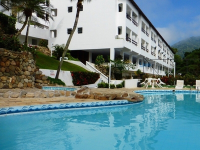 Conforto, lazer e vista maravilhosa e apenas 100 metros da praia (FT)