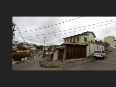 Excelente Casa Triplex para venda em Campo Grande possui 450 metros quadrados com 3 quarto