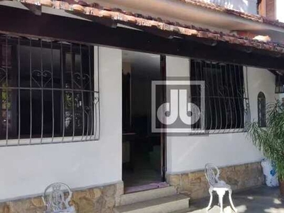 Linda casa para alugar na tijuca com 316 m², 6 quartos, sendo 3 suítes, piscina, 2 vagas