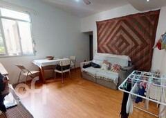 Apartamento à venda em Copacabana com 68 m², 2 quartos, 1 vaga
