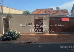 Casa Térrea com 3 Quartos à Venda por R$ 720.000