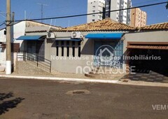 Casa Térrea com 3 Quartos à Venda por R$ 700.000