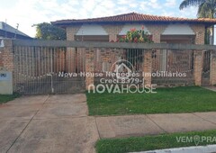 Casa Térrea com 5 Quartos à Venda por R$ 790.000