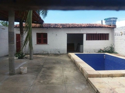 Casa plana para venda tem 300m² com 3 quartos e piscina privativa em Centro - Pacajus - CE