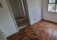 Apartamento à venda por R$ 106.000