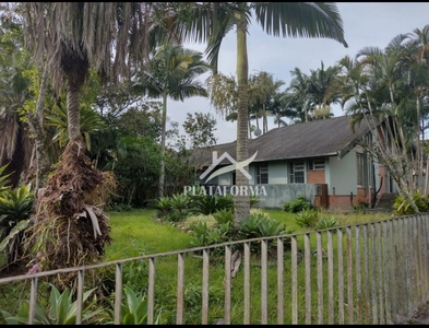 Casa no Bairro Centro em Blumenau com 3 Dormitórios (1 suíte) e 250 m²