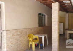 Casa com 2 quartos à venda no bairro Horto, 108m²