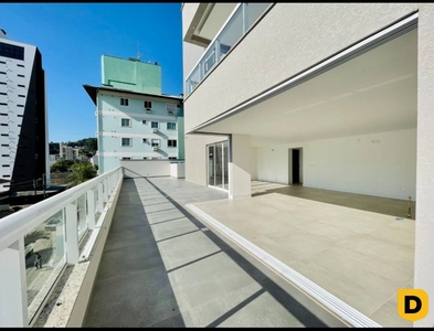 Apartamento no Bairro Vila Nova em Blumenau com 3 Dormitórios (3 suítes) e 372 m²