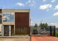 Casa com 4 quartos à venda no bairro Guará II, 300m²