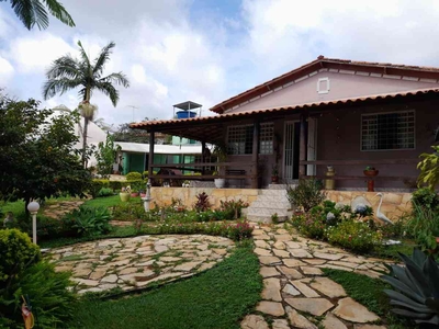 Casa em Condomínio com 3 quartos à venda no bairro Região dos Lagos, 1240m²