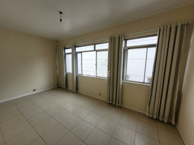 Apartamento à venda por R$ 350.000