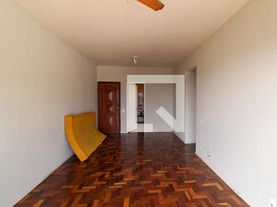 APARTAMENTO no 13º andar com 2 dormitórios e 1 garagem