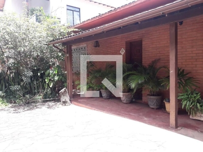 CASA com 2 dormitórios e 2 garagens