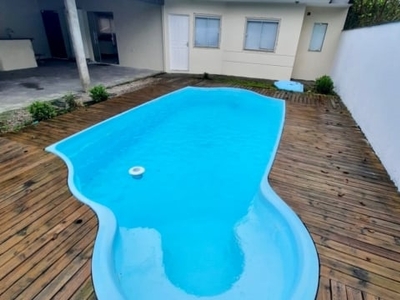 Casa individual, térrea com 4 quartos e piscina