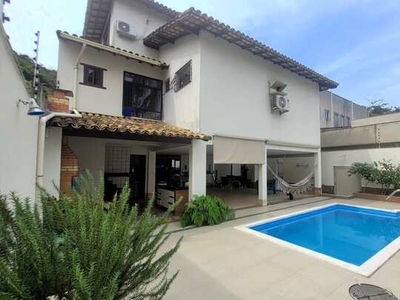 Casa Triplex na Praia da Costa 409m², 5 quartos, 2 suítes, 4 vagas, lazer privativo à ven