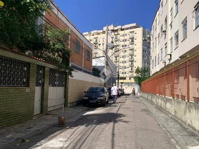 Maravilhosa Residência Linear (Frente de Rua), COM interfone, Garagem com Portão Eletrôn