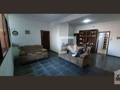 Casa com 4 quartos à venda no bairro Alípio de Melo, 308m²