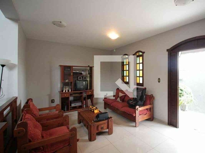 Casa com 4 quartos à venda no bairro Santa Amélia, 240m²