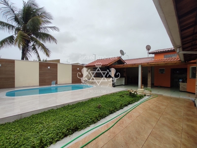 Linda Casa à venda, 200 metros da praia, 450 m² área total, ampla área de lazer, aceita financiamento bancário, Jardim Aruan, Caraguatatuba, Litoral Norte SP