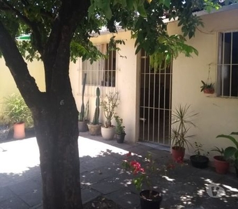 Casa a venda em Rio Doce, 3 qts. Bem localizada.perto tudo