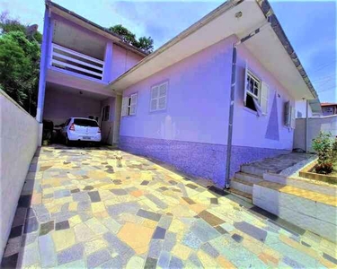 Casa com 03 dorm. à venda localizada no bairro Alto Aririú - R$ 300.000,00