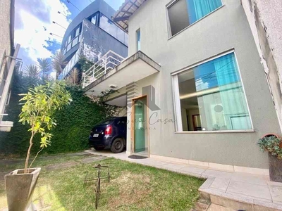 Casa com 3 quartos à venda no bairro Cabral, 137m²