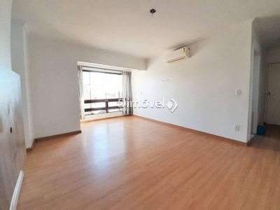Apartamento com 2 quartos para alugar na rua álvaro guterres, 157, tristeza, porto alegre por r$ 1.500