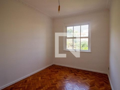 APARTAMENTO no 5º andar com 2 dormitórios